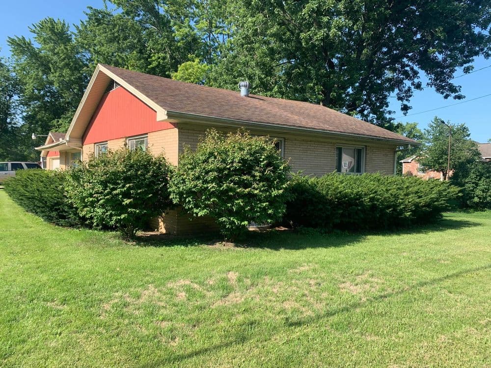 Bush Trimming and Lawn Care in Somonauk