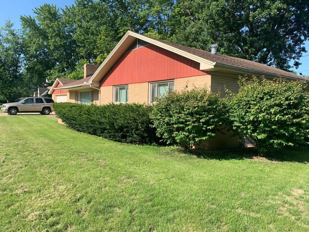 Bush Trimming and Lawn Care in Somonauk